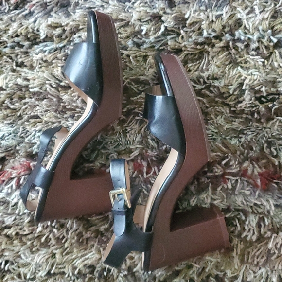 Shoe - Picture 2 of 2